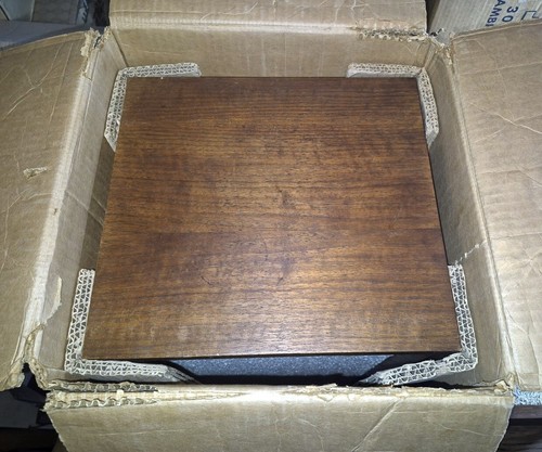 VINTAGE PAIR KLH MODEL 6 SPEAKERS - WALNUT VENEER IN FACTORY BOXES – READ BELOW - Picture 12 of 18