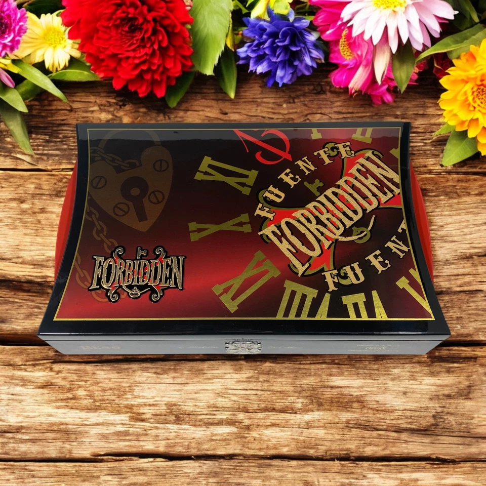 Caja de cigarros de madera vacía Arturo Fuente Opus X Forbidden Beso 12x7,75x2,5 Foto 4 de 4