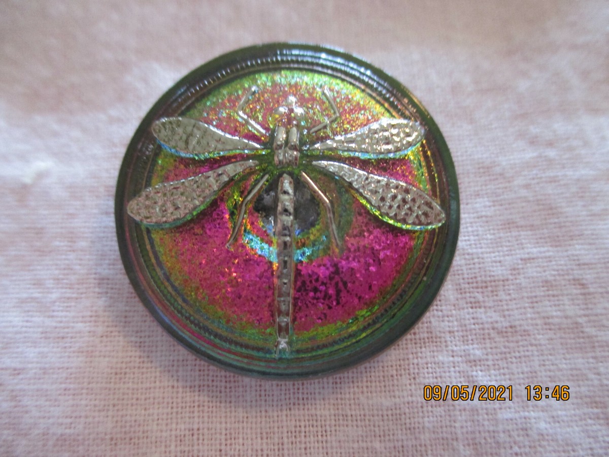 TenTwenty NIGHTFLY グラス Insects #01 - Czech Glass Silver Dragonfly on Iridescent Button