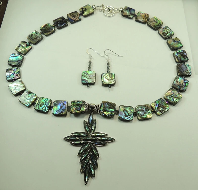 Collar de abulón con cruz y pendientes de plata de ley hecho a mano Foto 2 de 2