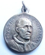 ITALY / POPE PIUS XII  ITALIAN RELIGIOUS CHARM /  VATICAN MEDAL
