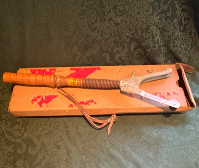 Western 595 Handheld Clay Target Thrower, Manual 12 Gauge Wood/Metal Handle