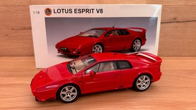 AUTOART LOTUS ESPRIT V8 rot in OVP im Maßstab 1:18
