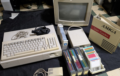 Amiga 1000 Computer w/ Monitor Keyboard Mouse Disc Drive Sidecar Expansion Discs