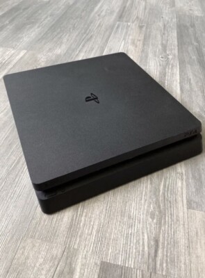 Sony PlayStation 4 Slim 500GB Spielkonsole - Schwarz (CUH-2016A)