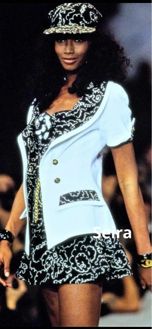 Giacca CHANEL Coco Mark bottoni manica corta nera estiva donna