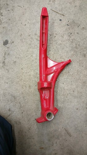 YAMAHA SR VIPER SIDEWINDER MTX LE 153 FRONT RIGHT RH SPINDLE STEERING KNUCKLE - Picture 2 of 3