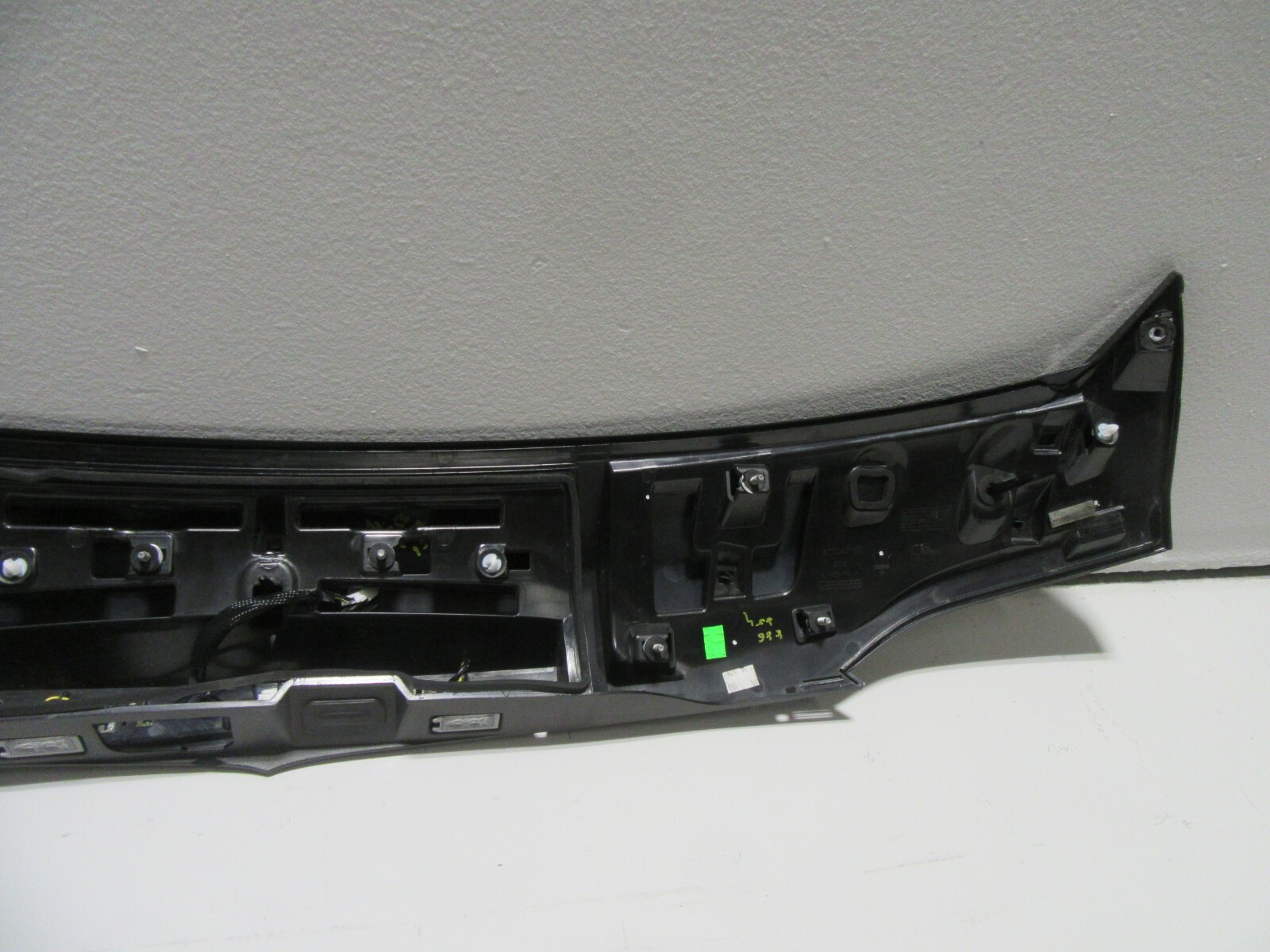 Maserati Levante Rear Tailgate Trunk Spoiler Black 670042733 2016 2017 2018 OEM