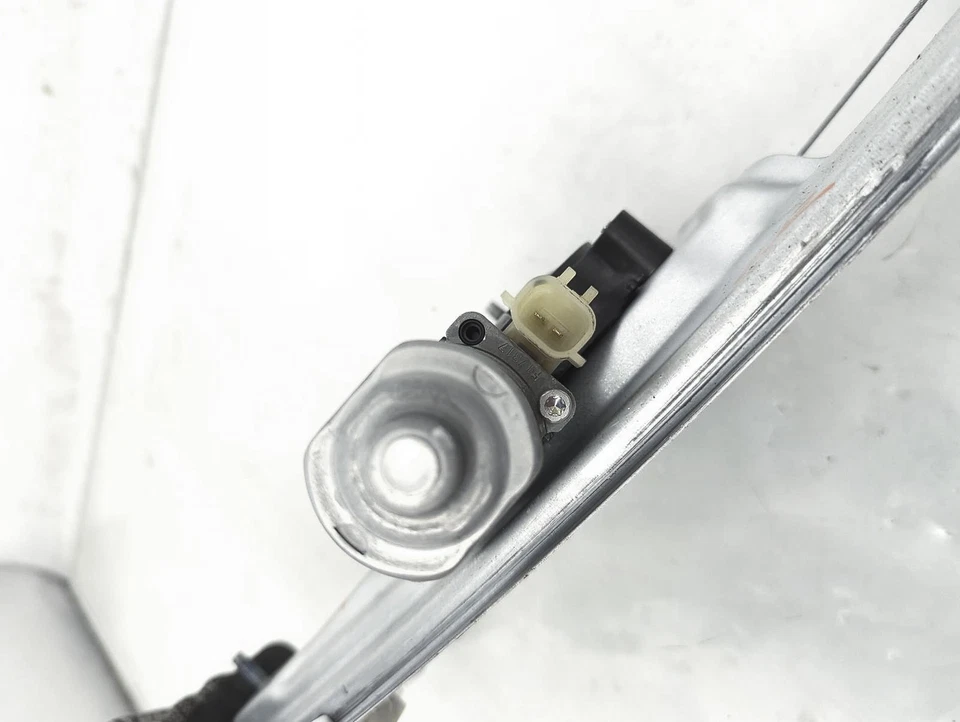 Chevrolet Silverado 1500 2014-2019 regulador de ventana eléctrica del conductor trasero y motor Foto 3 de 4