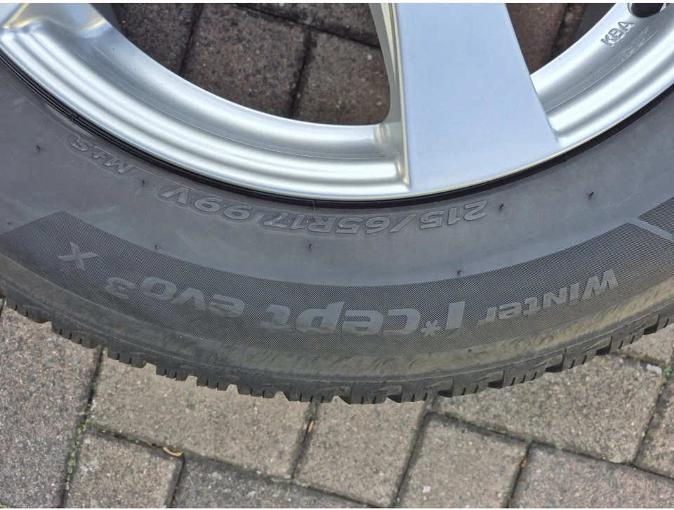 Hankook Winterreifen 215/65R17 99V auf Alufelgen, waren auf einem Tarraco FR - Bild 4 von 4