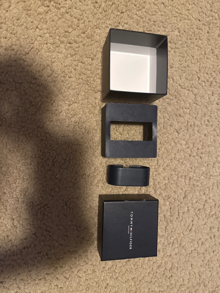 reloj hombre, Tommy Hilfiger, azul, correa de reloj de cuero valor: $120; mi precio: $80 Foto 4 de 4