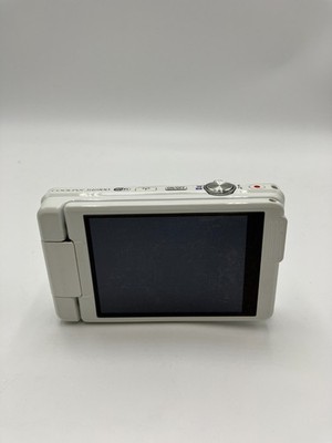 Nikon Coolpix S6900 16.0 MP Compact Digital Camera - White for