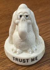 Vintage Rare 1985 Russ Berrie & Co. “Trust Me” Buzzard Resin Statue Figurine