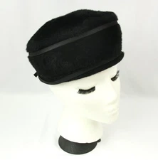 Vintage Strawbridge & Clothier Faux Fur Velour Pillbox Beret Cap Hat Bows 1950s