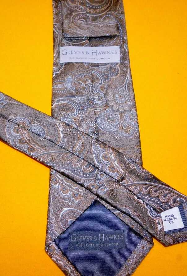 CORBATA PAISLEY BEIGE/MARRÓN/VERDE HECHA EN INGLATERRA DE GIEVES & HAWKES - CORBATAS DE DISEÑADOR. Foto 3 de 3