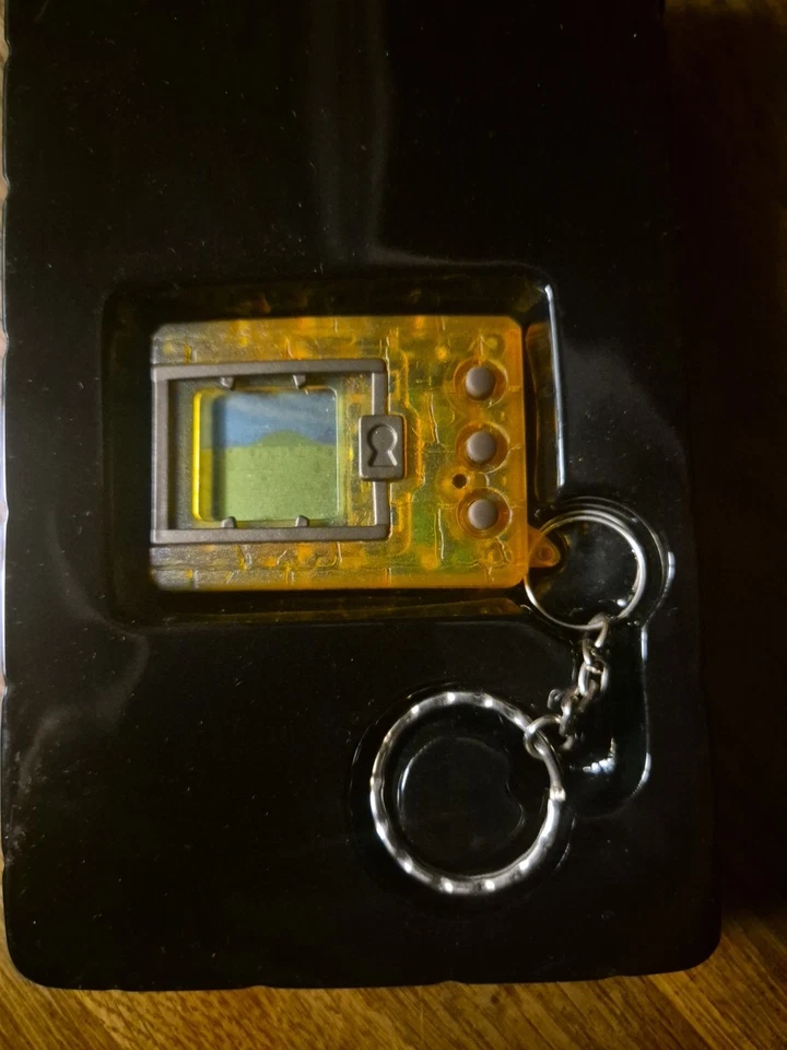 AUSTRALIAN Digimon Version 1 Tamagotchi 1997 Box V-Pet V1 Boxed Bandai Yellow - image 4 of 4
