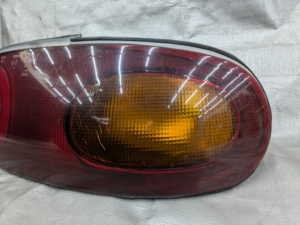 Luz trasera derecha pasajero Mazda MX-5 Miata 1990-1997 91NASU 90-97 Foto 3 de 4