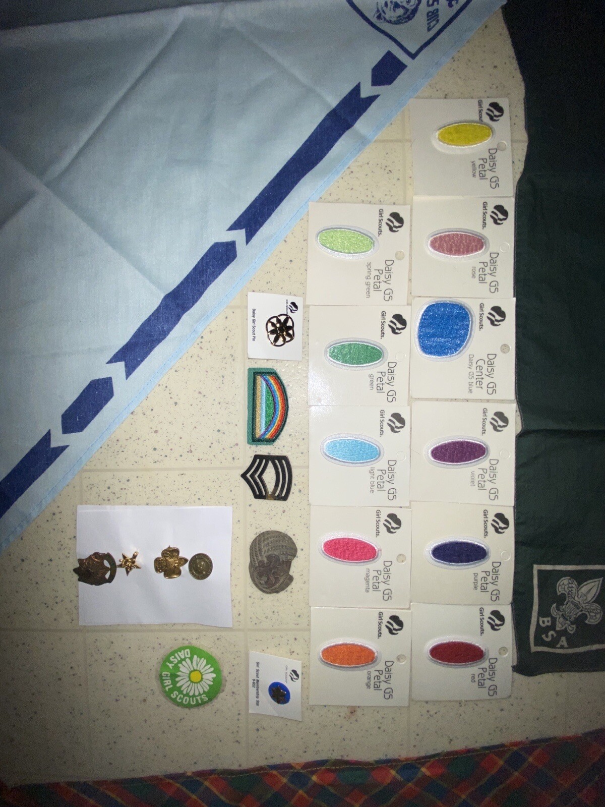 boy girl scouts bobcat wolf cub NECKTIE PENDANT MEDAL BADGE DAISY PETAL