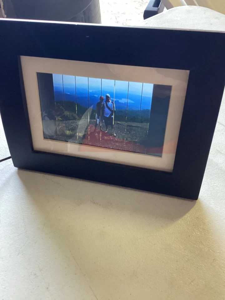 Digital Photo Frame 7 inch Older One, Works With Memory Card - Image 3 of 4