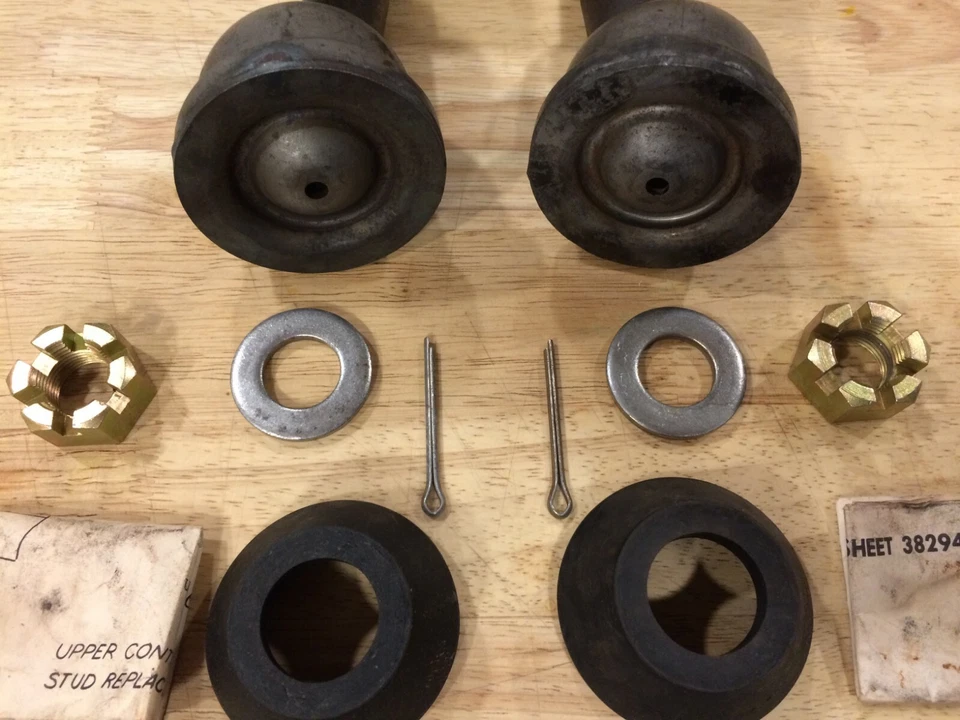 NOS GM #3829440 LWR BALL JOINTS, '63-'64 CHEVY/GMC, C20/C30 TWO WHL DRIVE PICKUP - Image 4 of 4