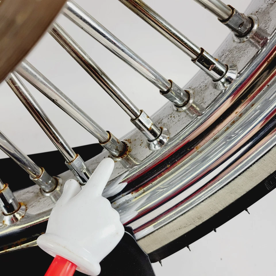 Neumático Harley Touring Whitewall 23 x 3,5 DNA Diamond Mammoth 52 rueda de radios gruesos Foto 4 de 4