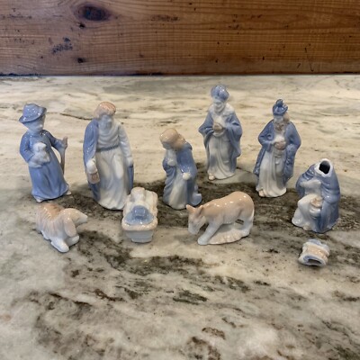 1987 Lefton Christmas Nativity Scene 8 Pc + Blue and White 4'' Manger Lamb Set