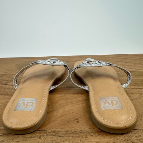 New Big Kids Dolce Vita Cotta Silver Faux Leather Thong Sandals Flip Flops 2 Y - Picture 6 of 8