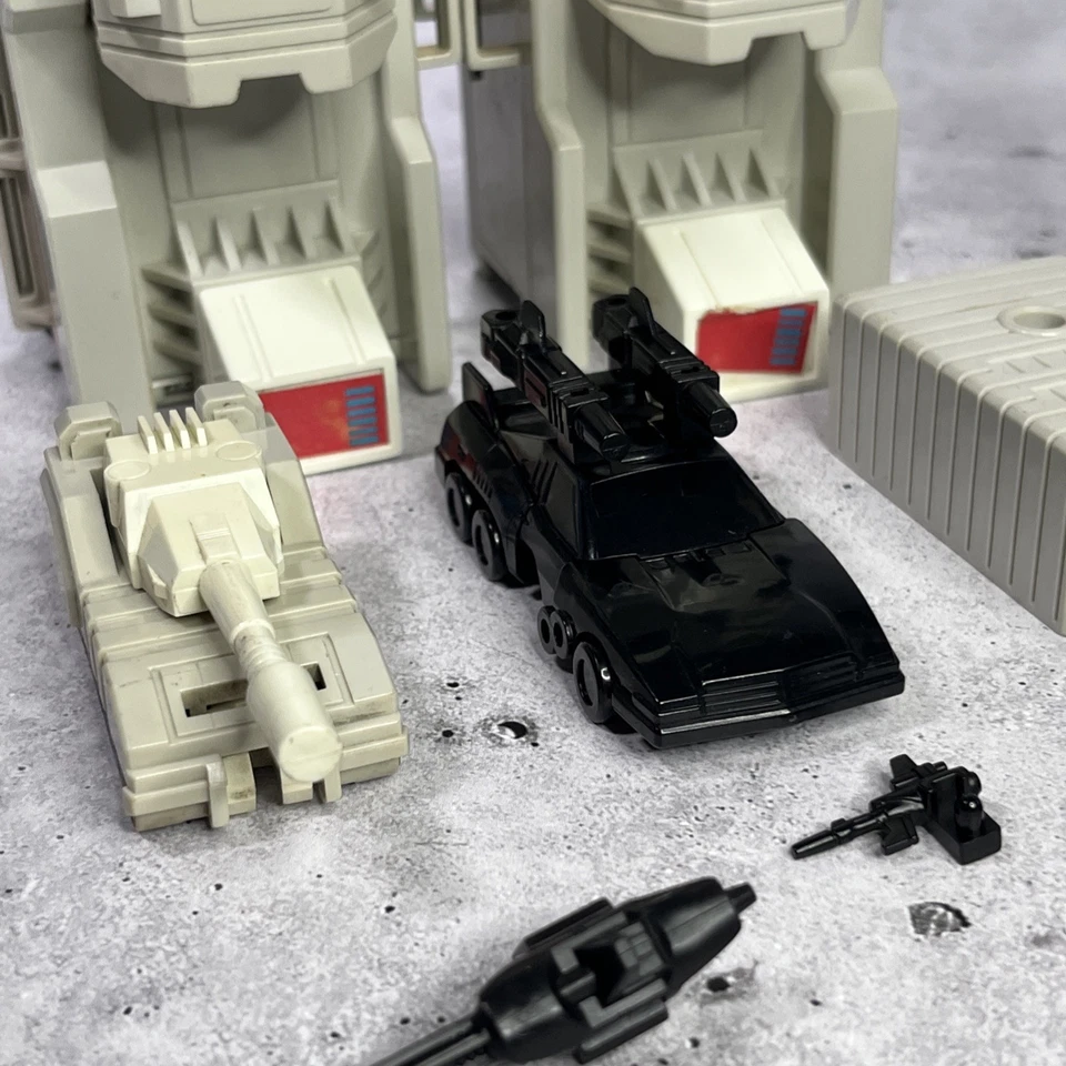 Vintage G1 Transformers Metroplex Figure Complete Hasbro 1986 Autobot Scamper - Image 4 of 4