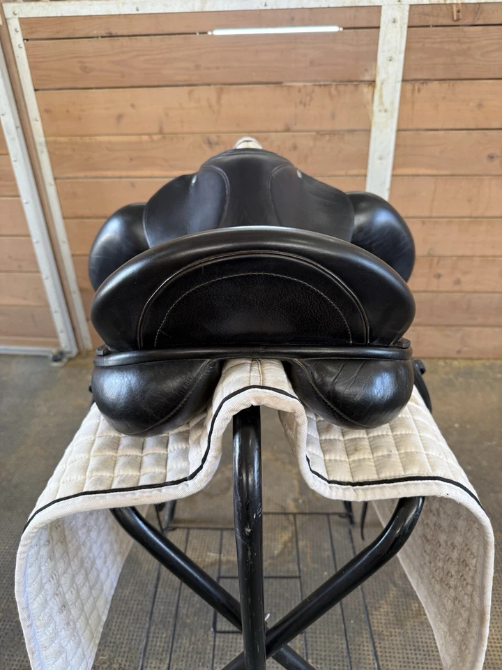 17” Custom Icon Flight Dressage Saddle - Image 4 of 4