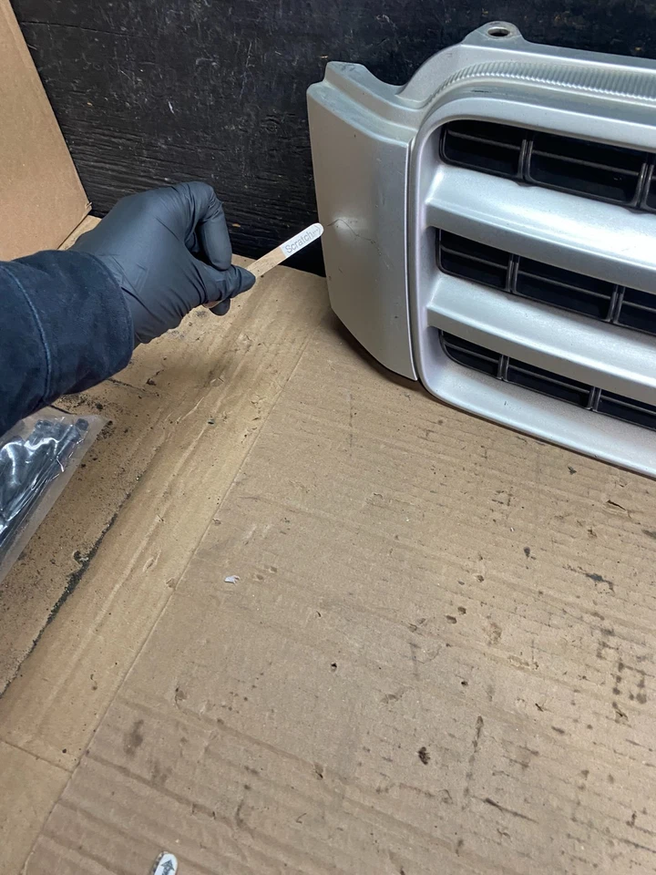 2001 to 2003 Toyota Highlander Front Upper Grille Grill With Emblem OEM v2482 DG - Image 4 of 4