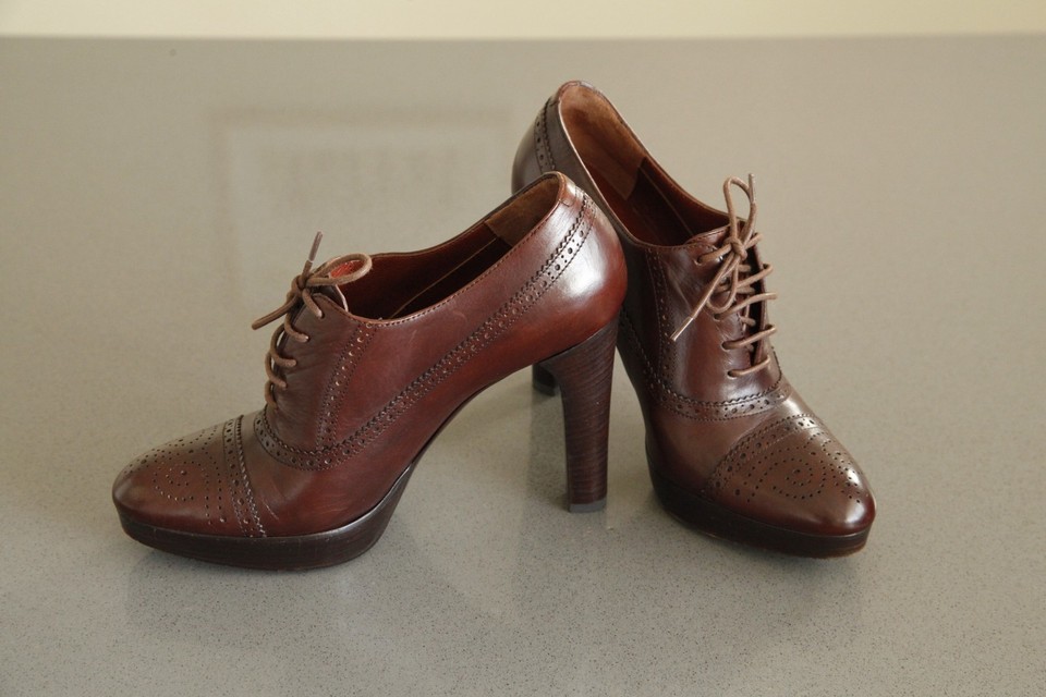 Size 6 "Ralph Lauren" Brown Leather Brogue Lace Up Heels. Good Condition