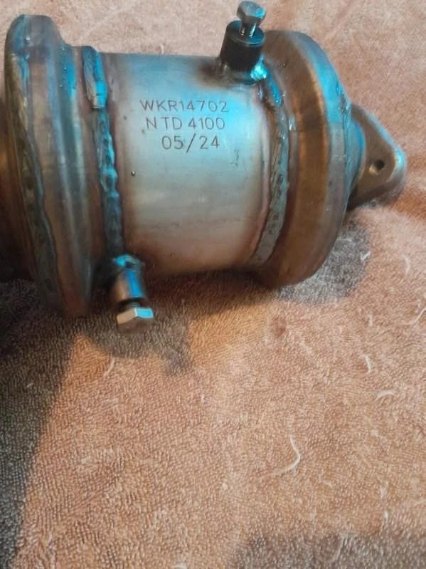 Convertidor catalítico colector de escape NAPA 14702 para Kia Sorento 2017 AWD 3,3 L Foto 3 de 4