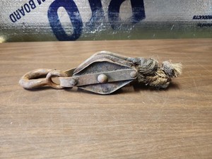 Vintage Primitive Rustic Metal 9 Inch Barn Pulley Farm 