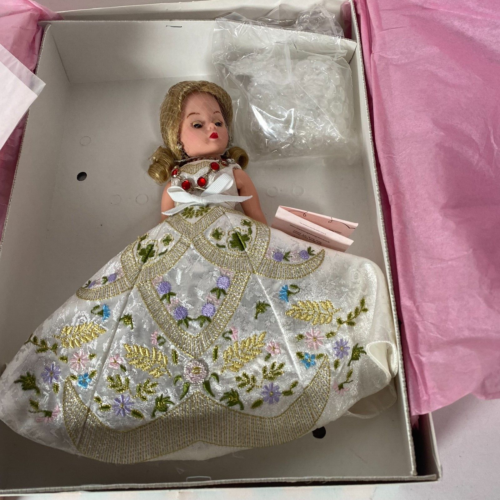 Madame Alexander Queen Elizabeth Processional 33530 8" COA Box, Tags, Accessory - Picture 3 of 10