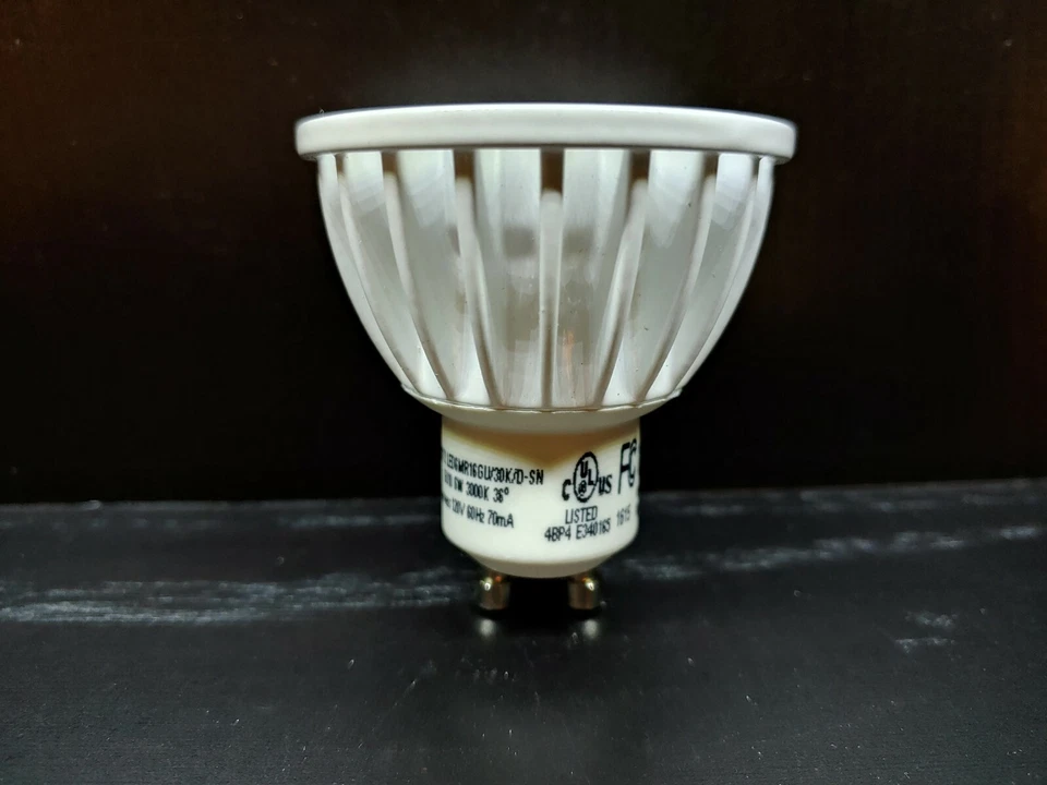 New BULBRITE Dimmable LED 6W MR16 GU10 Base 3000k Soft White Light 120V 771172 - Image 4 of 4
