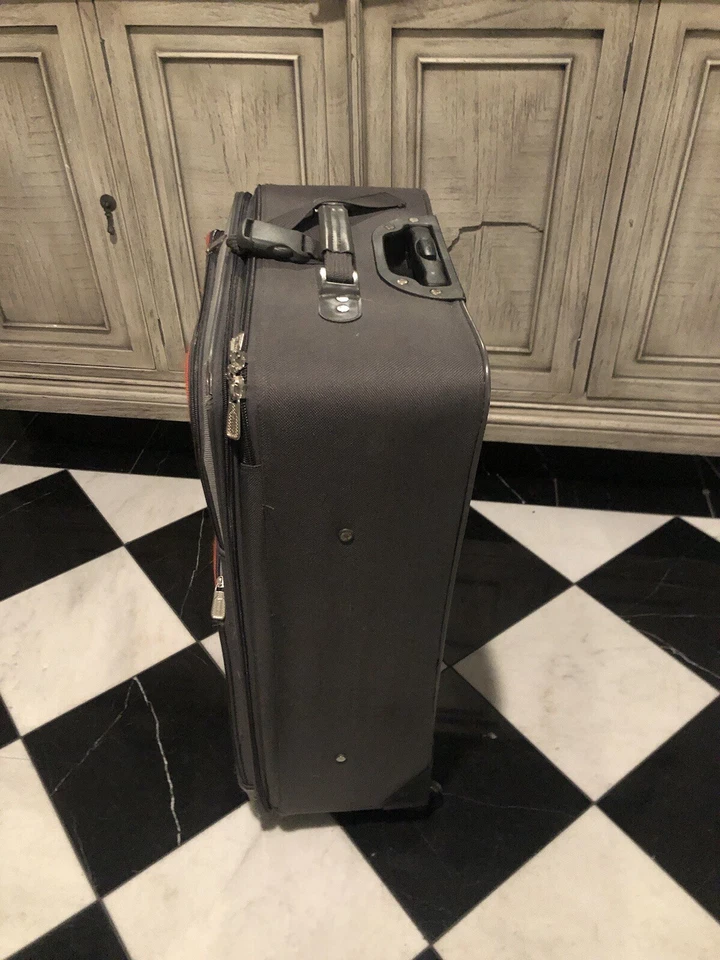 手提式西装套装 - 状况良好  — 第 3/4 张图片