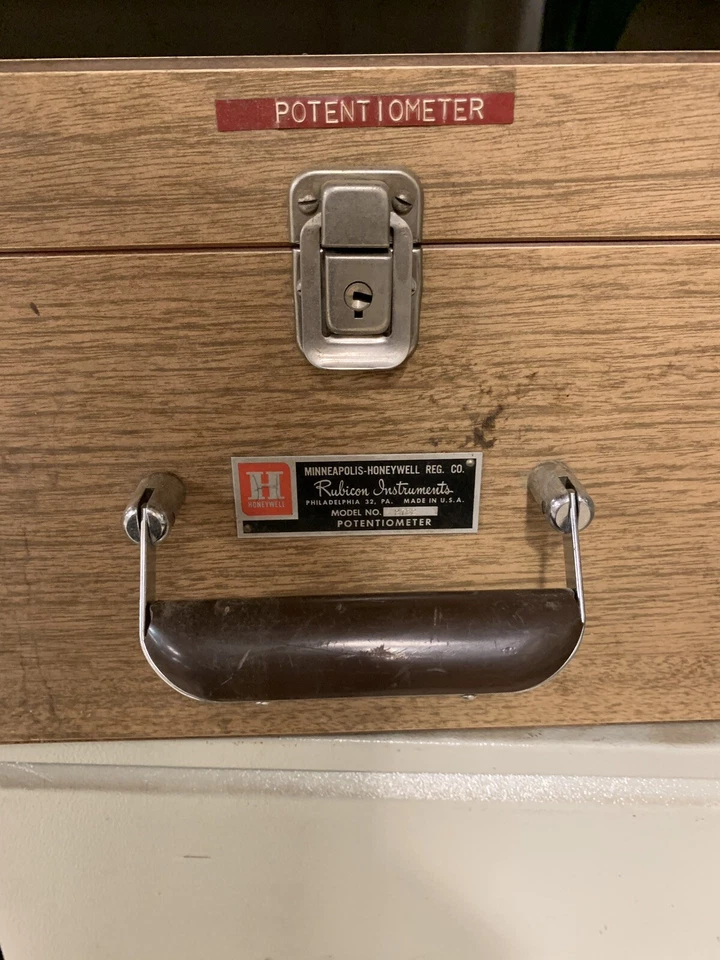 Potenciómetro Portátil Voltios y Milivoltios Calibración Estuche de Madera 2732 (VR2) Foto 3 de 4