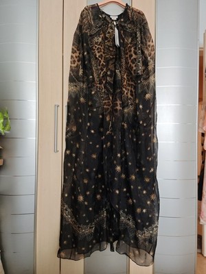 Camilla, Besonders Mantel auf dem Kleid