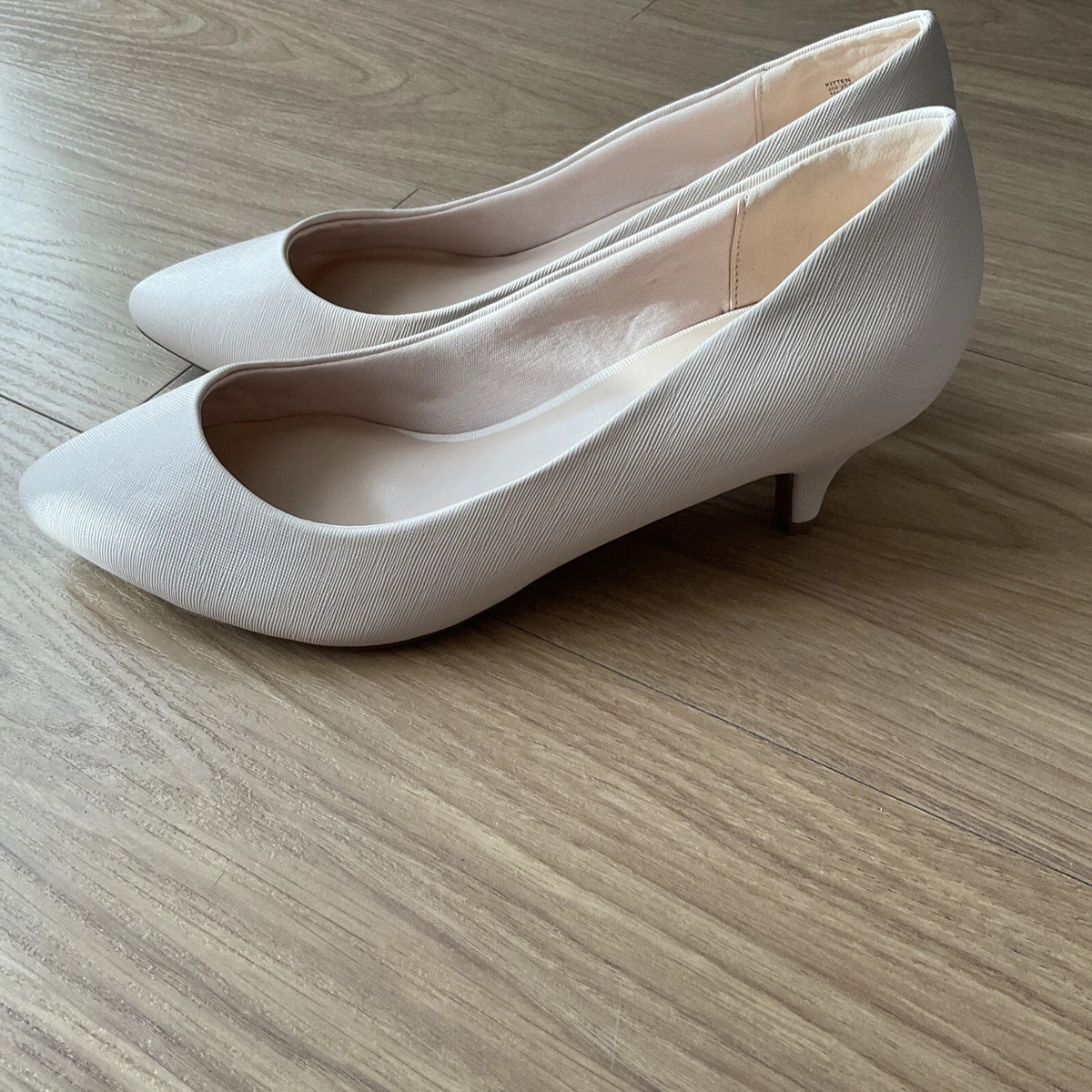 Ladies size 9 kitten heel best sale shoes