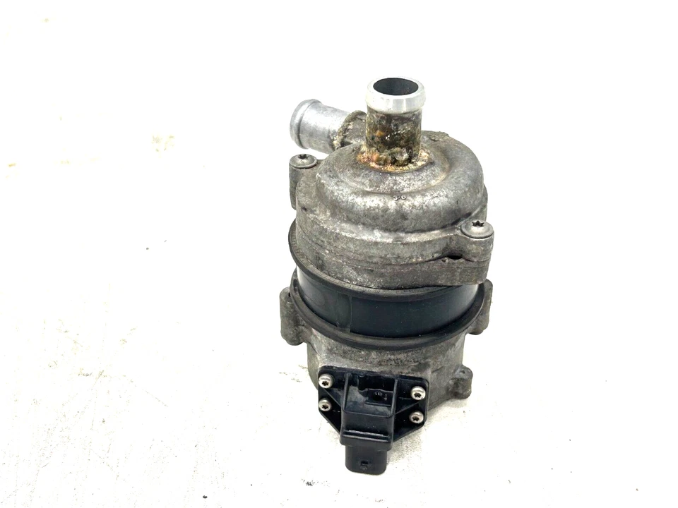 Bomba de agua auxiliar secundaria refrigerante motor AUDI A6 C7 2012-2018 OEM Foto 4 de 4