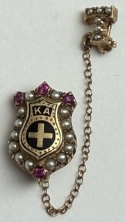Vintage Kappa Alpha Order 10k Gold Pearl Ruby Fraternity Shield Pin 1946