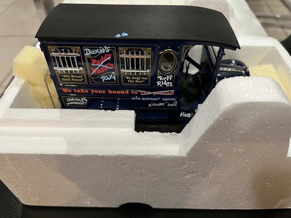 DANBURY MINT "DACHSHUNDS ON THE RUN" DOG CATCHER TRUCK, 1:24. - Image 4 of 4