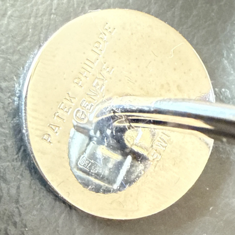 Abotoaduras PATEK PHILIPPE OURO BRANCO 18k e esmalte preto - Imagem 3 de 4