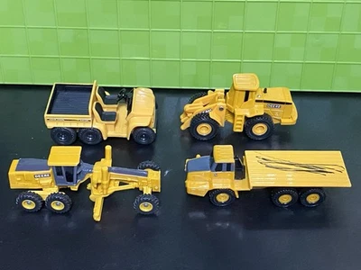 ERTL John Deere Construction Gift Set Of Four Tractors Trucks Good Used - Image 1 of 4