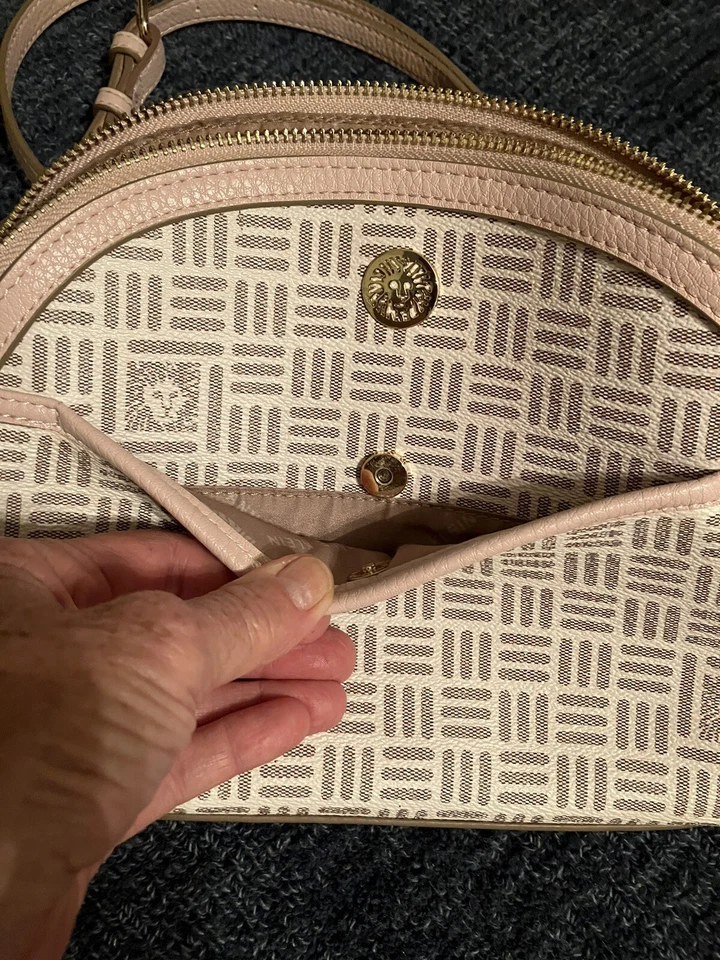 Anne Klein Tan & Light Pink Lion Logo Crossbody Shoulder Strap Bag Purse - Image 4 of 4