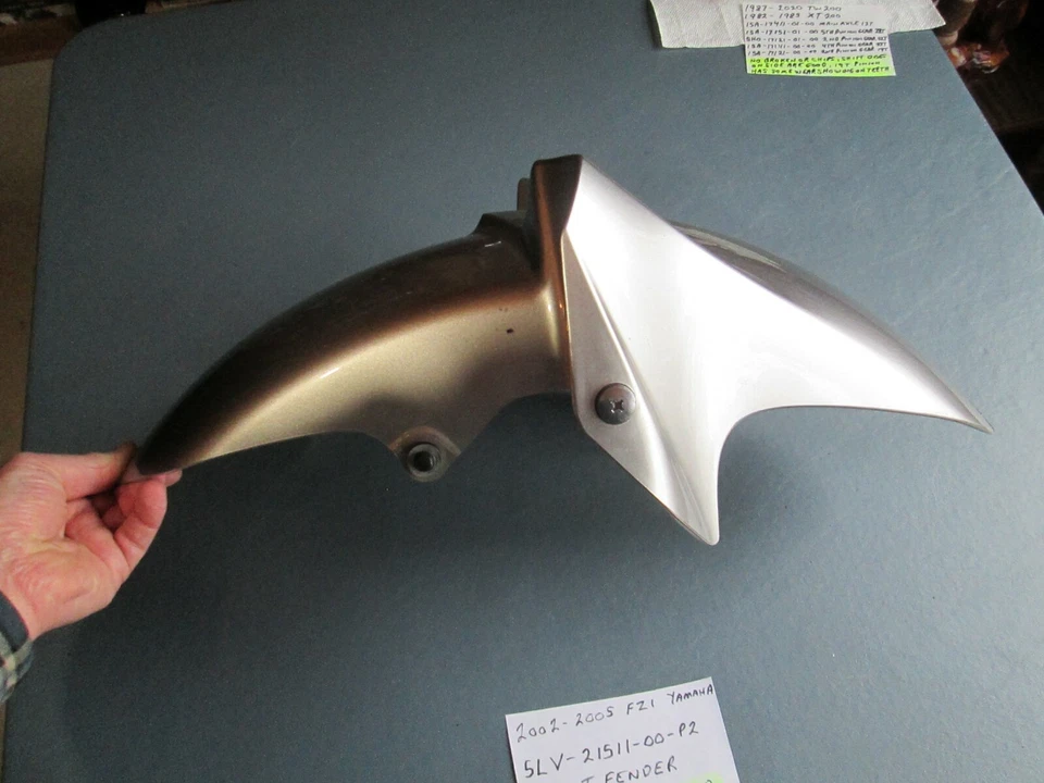 雅马哈 2002 - 2005 年 FZ1 前挡泥板(需要维修和涂漆)5LV-21511-00-P2 — 第 2/4 张图片