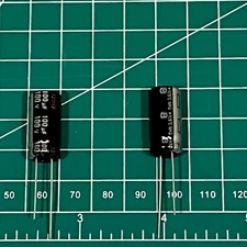 Lot of 25 Aluminum Electrolytic Capacitors 100 µF 100 V, Panasonic, ±20 %
