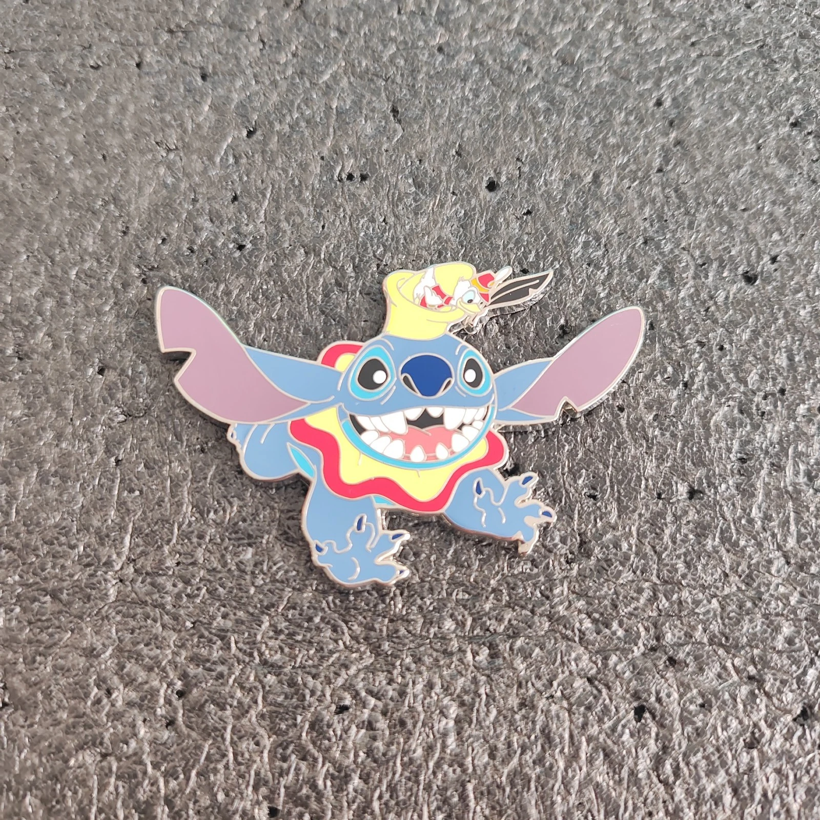 A2 Disneyland Paris Pin Stitch As Dumbo Disney Pin Timothy Mouse Ducking Hat