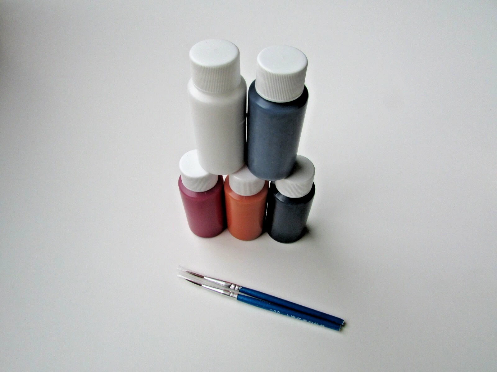 1oz + 2 Brushes