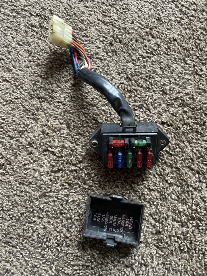 Panel de fusibles Triumph Adventurer 900 1999 fabricante de equipos originales usado buen estado Foto 3 de 3